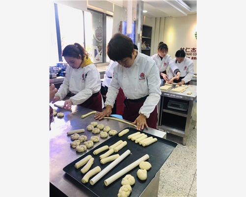 學(xué)烘焙西點(diǎn)學(xué)校 學(xué)烘焙西點(diǎn)學(xué)校